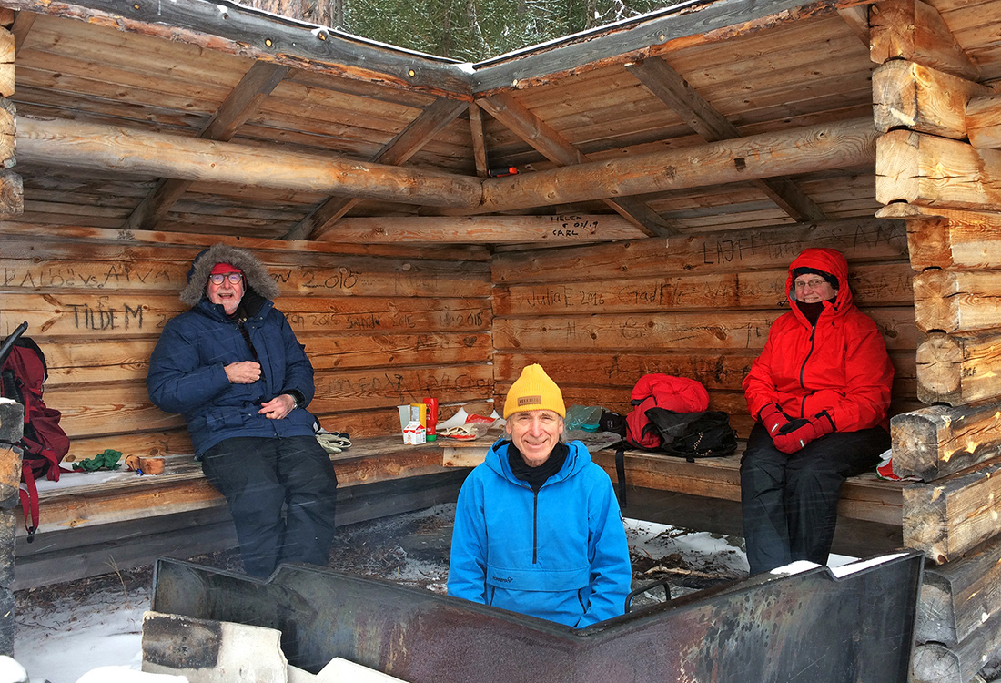 Älgspåret i Ottsjö är ett fint skidspår för familjen. Det finns grillplats. En fjällupplevelse i världsklass i Södra Årefjällen.