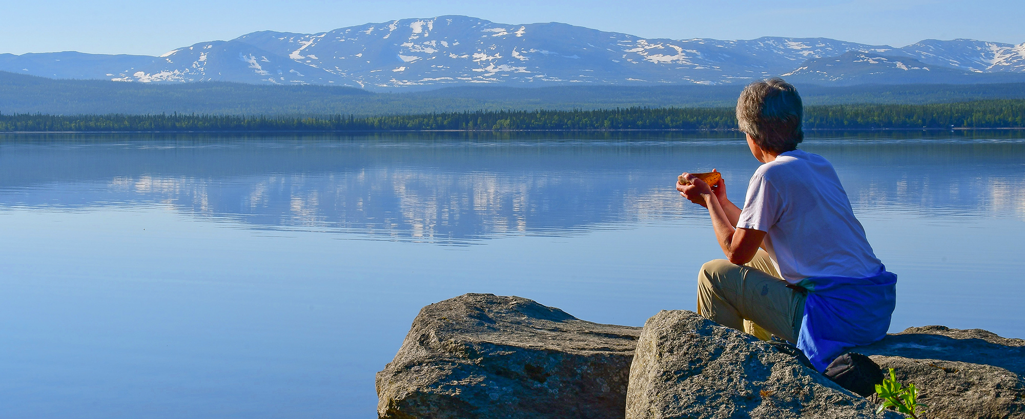 Längs norra ridvadsrundan har man fantastisk utsikt över Ottsjön. Fjällupplevelser i världsklass i Södra Årefjällen.